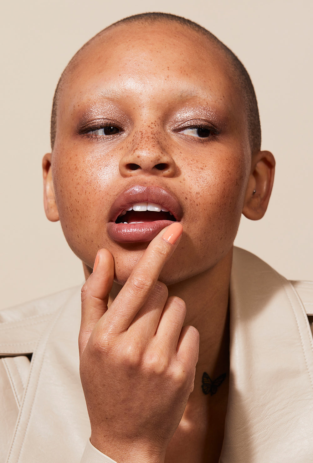 Fitz showing off their Summer Bronze Glow with Jones Road Beauty